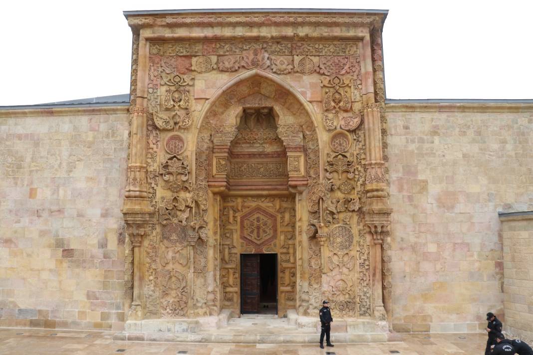 800 Yaşındaki Başyapıt Görenleri Büyüleyecek "Anadolu'nun El Hamra Sarayı" 12